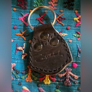 SADDLEBACK LEATHER KEY FOB CARBON